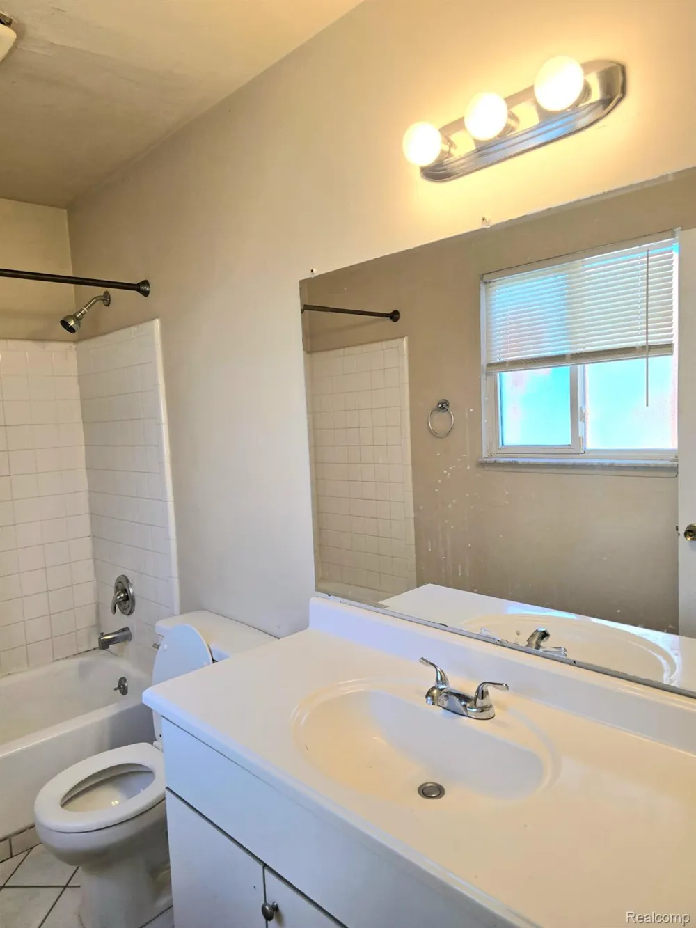 8702 Hazelton Street Dearborn Heights City, MI 48127