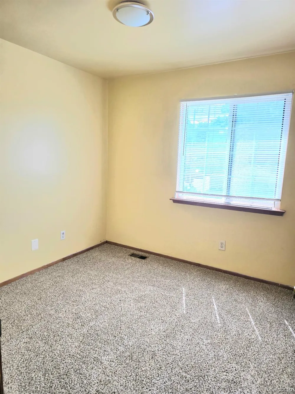 8702 Hazelton Street Dearborn Heights City, MI 48127