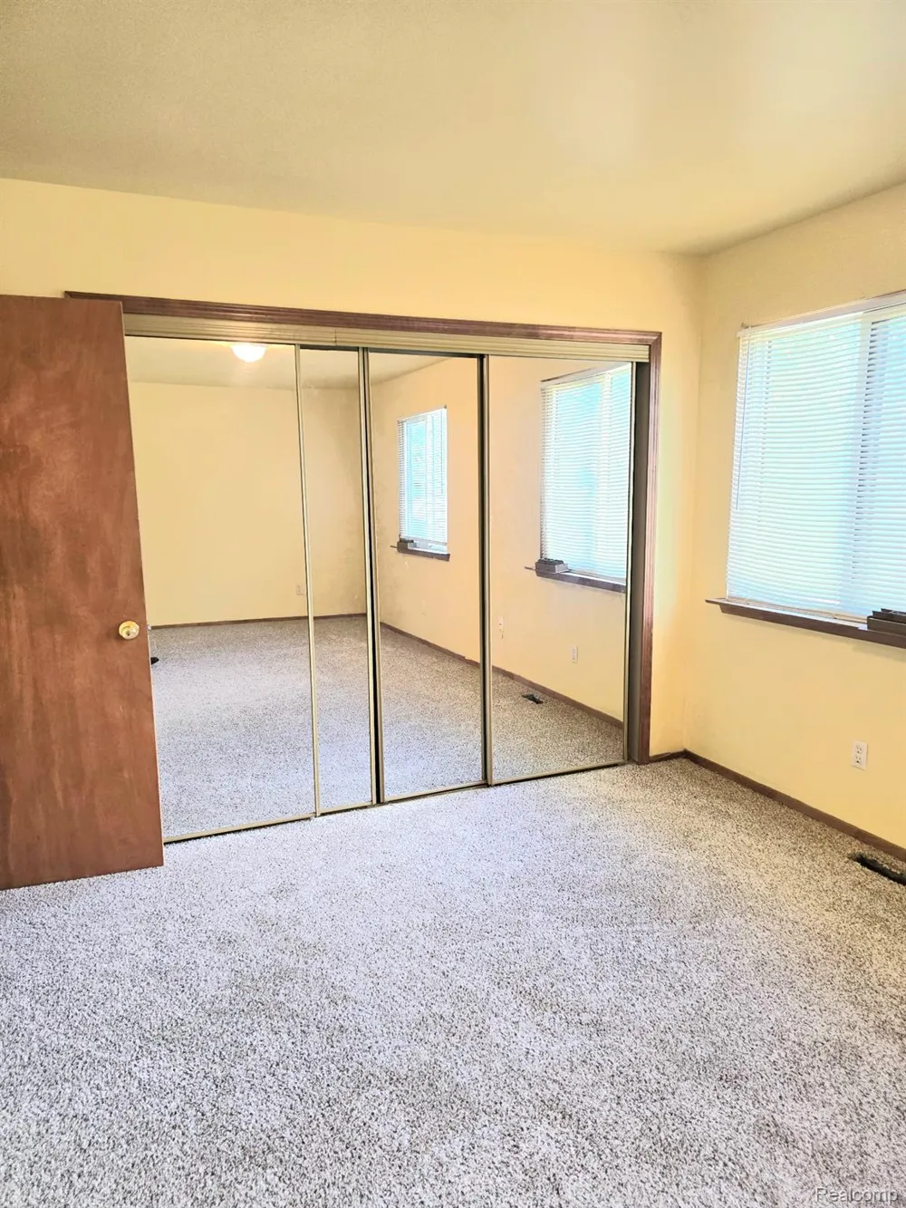 8702 Hazelton Street Dearborn Heights City, MI 48127