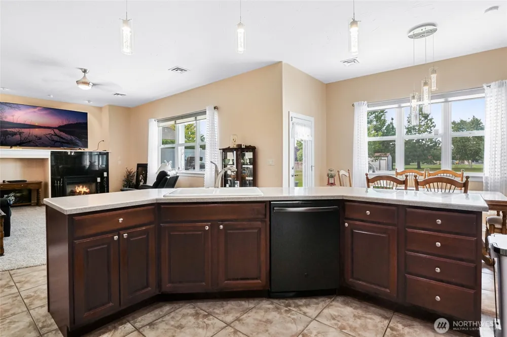 6616 Rd 1.9 NE Moses Lake, WA 98837