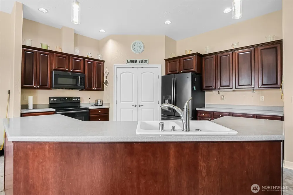 6616 Rd 1.9 NE Moses Lake, WA 98837