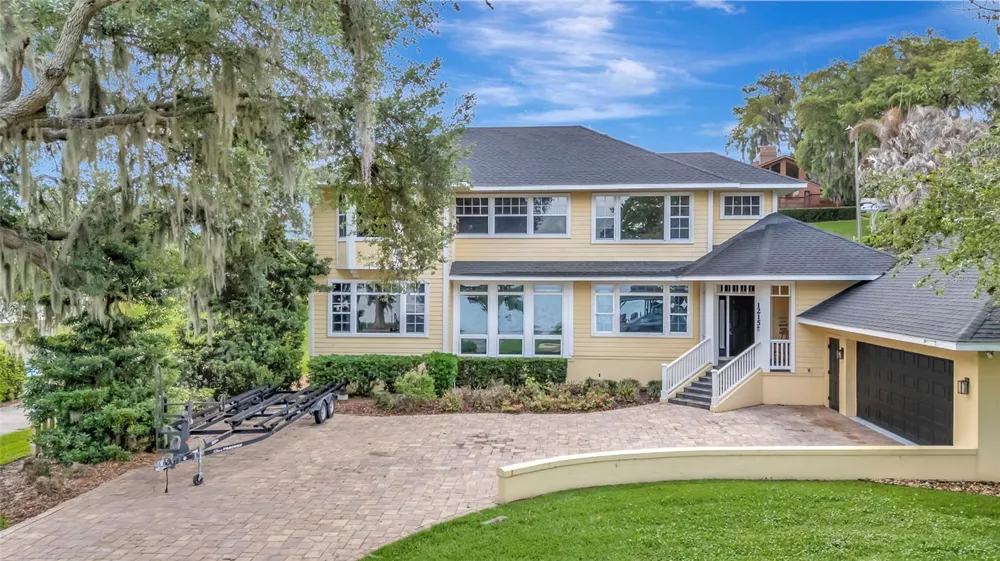 1215 LAKESHORE DRIVE Eustis, FL 32726