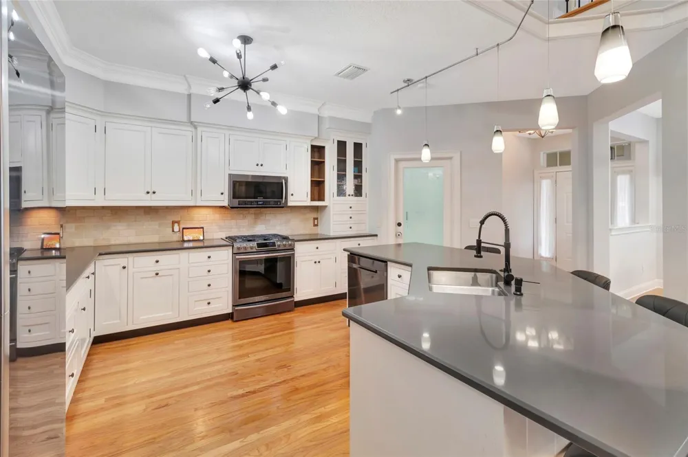 1215 LAKESHORE DRIVE Eustis, FL 32726