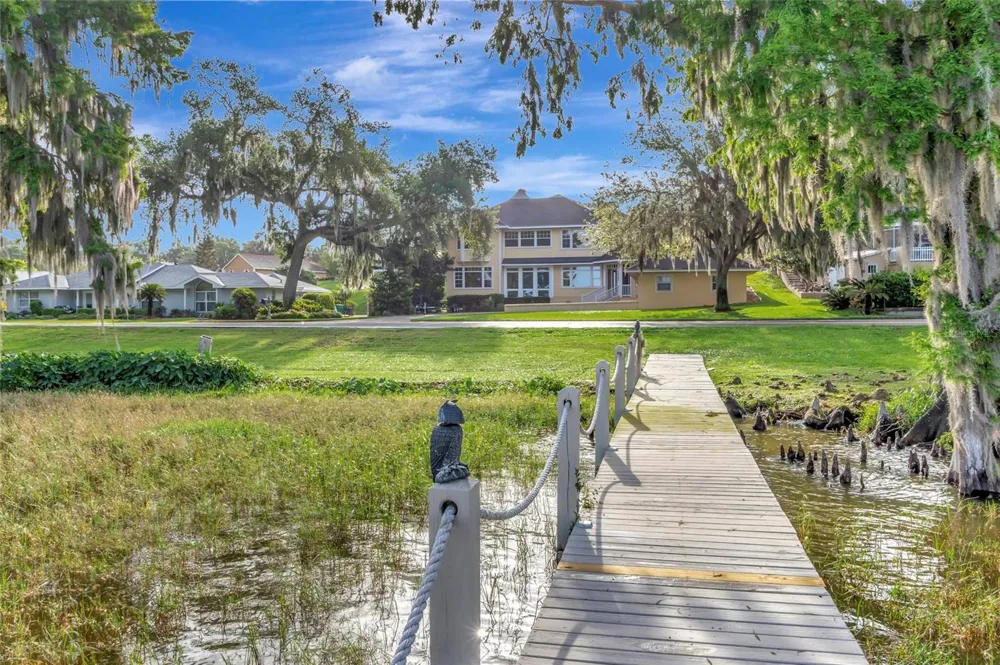 1215 LAKESHORE DRIVE Eustis, FL 32726