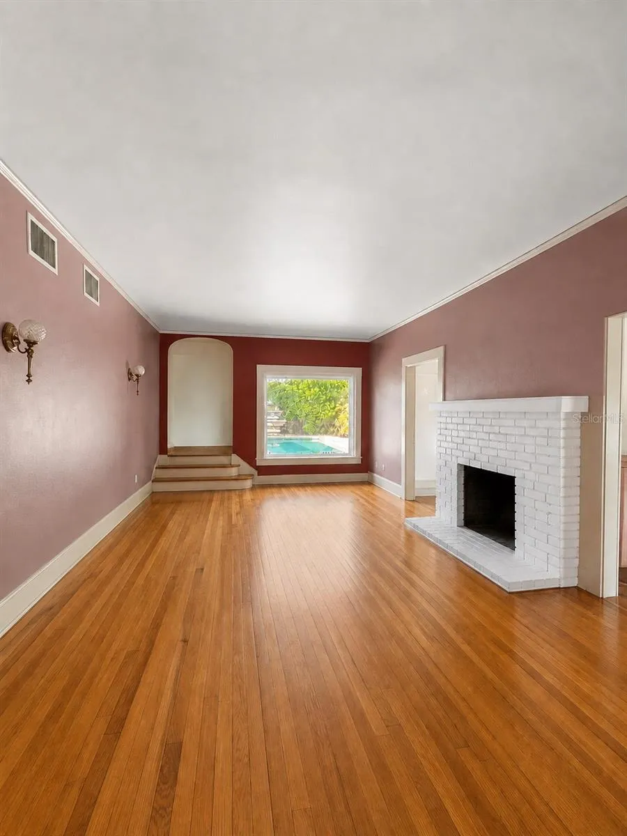 4535 9TH AVENUE St Petersburg, FL 33713