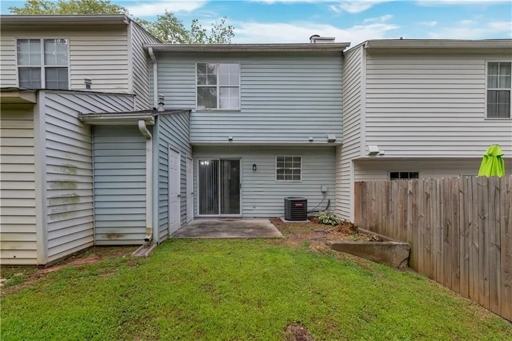1008 Huntington Trace SE Smyrna, GA 30082