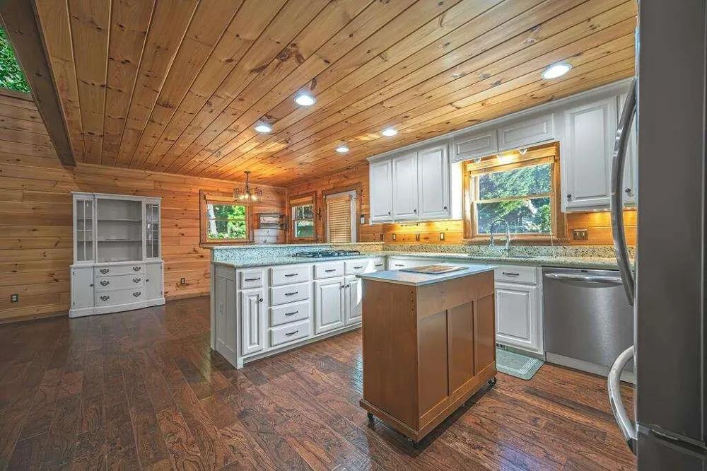 72 Gibbs Trail Mineral Bluff, GA 30559