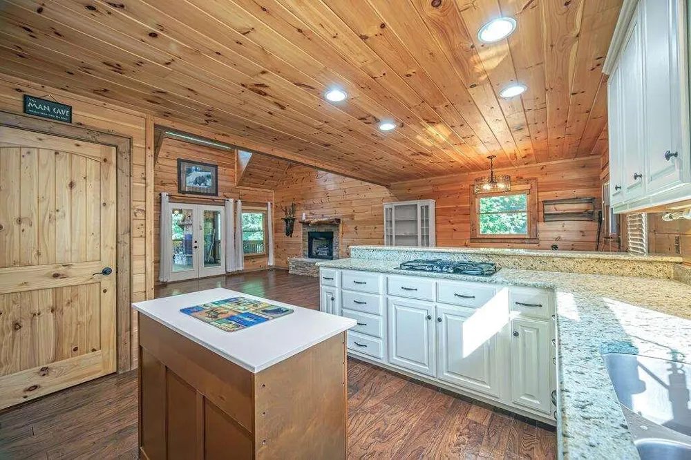 72 Gibbs Trail Mineral Bluff, GA 30559