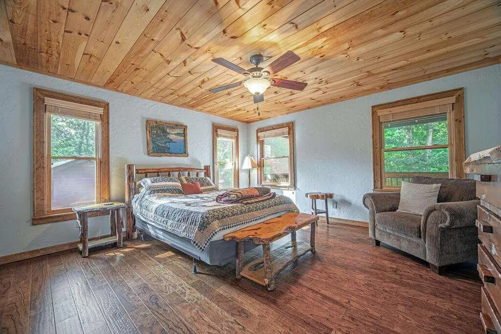 72 Gibbs Trail Mineral Bluff, GA 30559