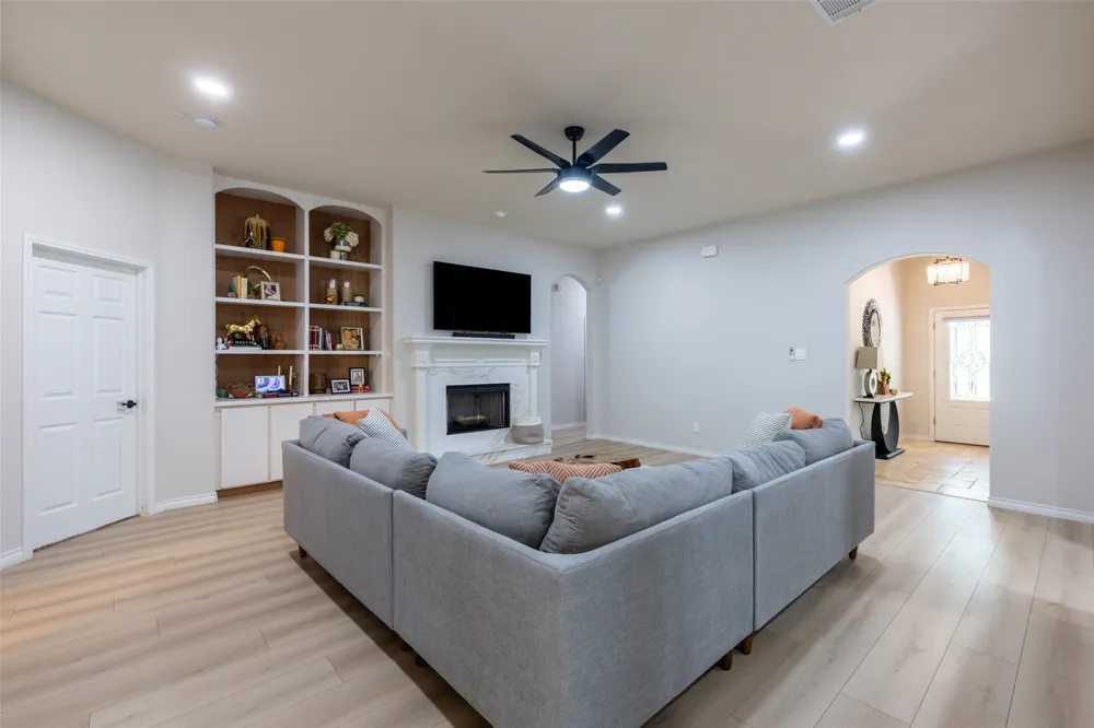 913 Caudle Lane Savannah, TX 76227
