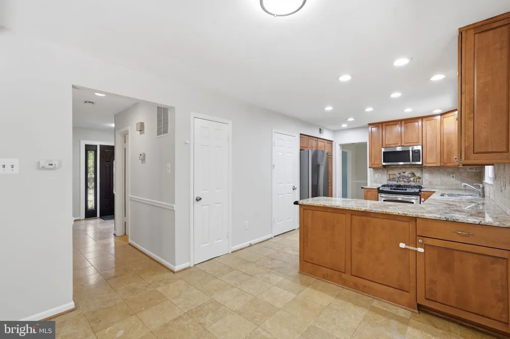 7316 WALNUT KNOLL DRIVE Springfield, VA 22153