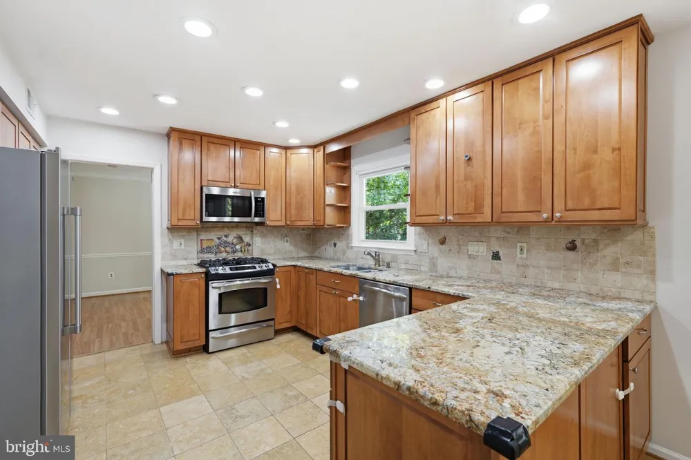 7316 WALNUT KNOLL DRIVE Springfield, VA 22153