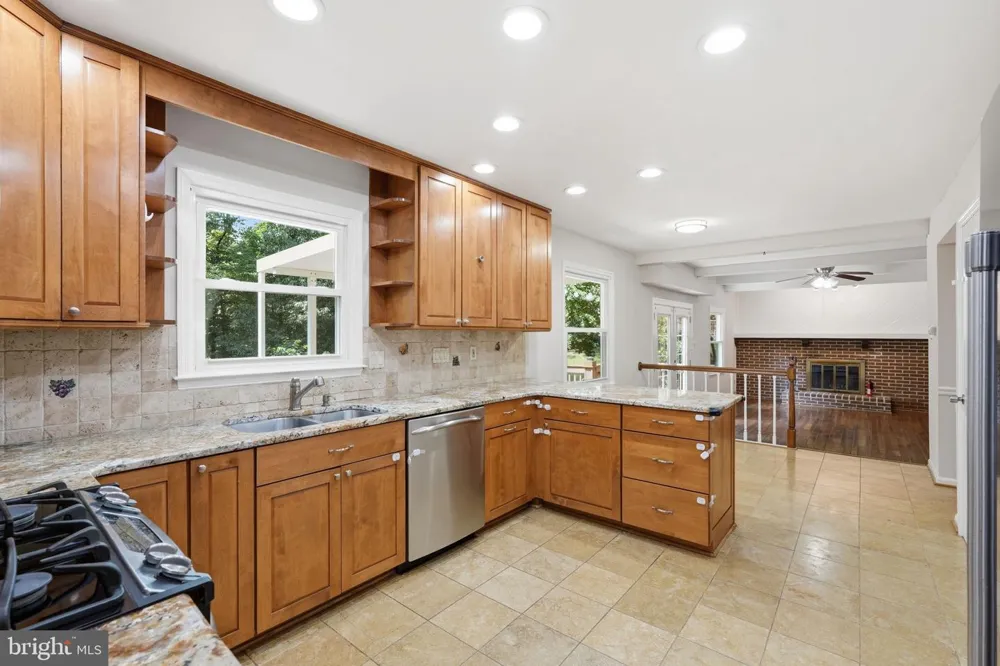 7316 WALNUT KNOLL DRIVE Springfield, VA 22153