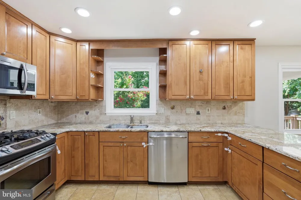 7316 WALNUT KNOLL DRIVE Springfield, VA 22153