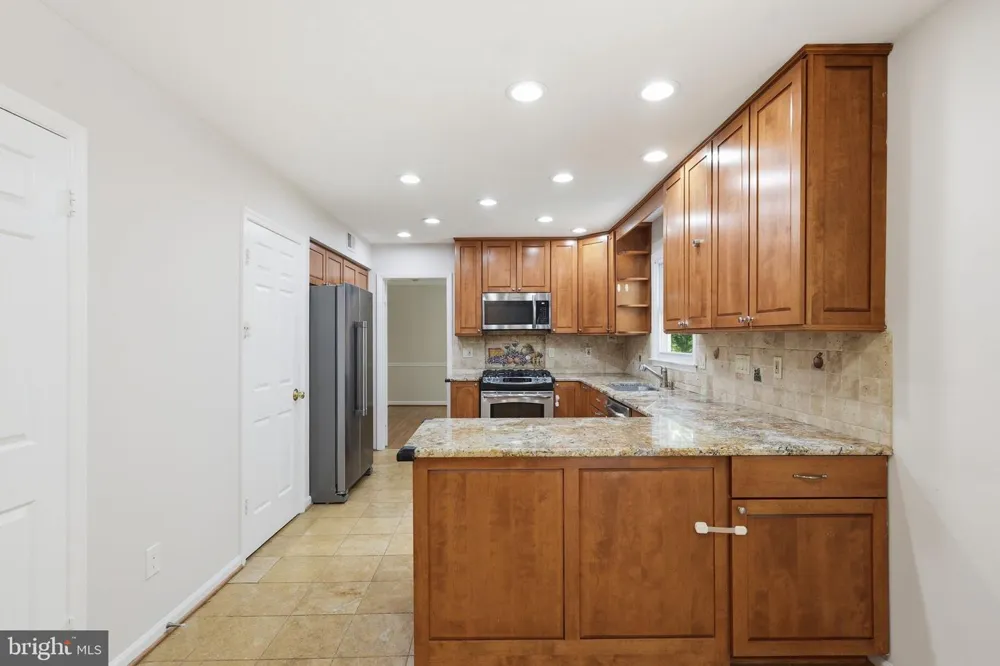 7316 WALNUT KNOLL DRIVE Springfield, VA 22153