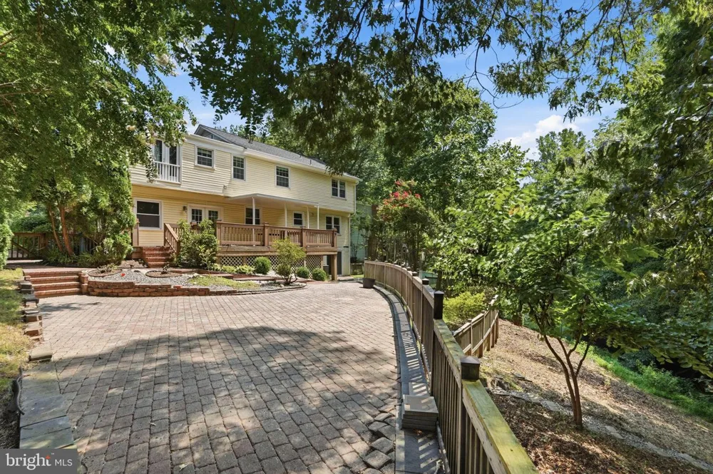 7316 WALNUT KNOLL DRIVE Springfield, VA 22153