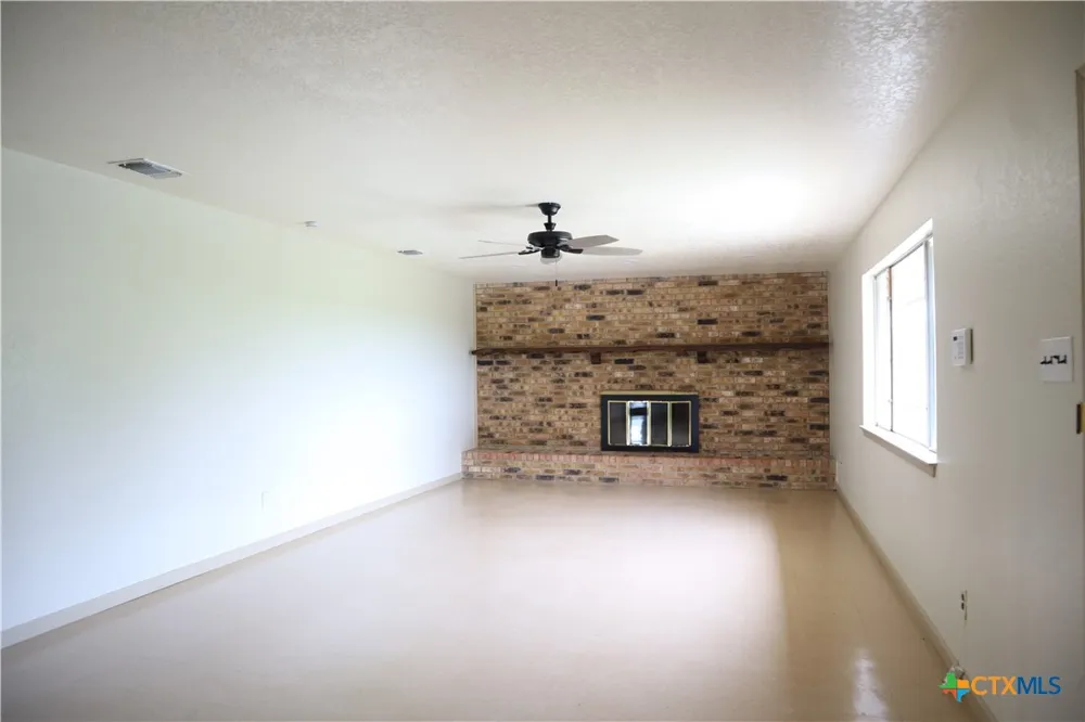 707 Old Seguin Luling Seguin, TX 78155