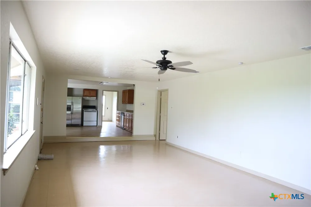 707 Old Seguin Luling Seguin, TX 78155