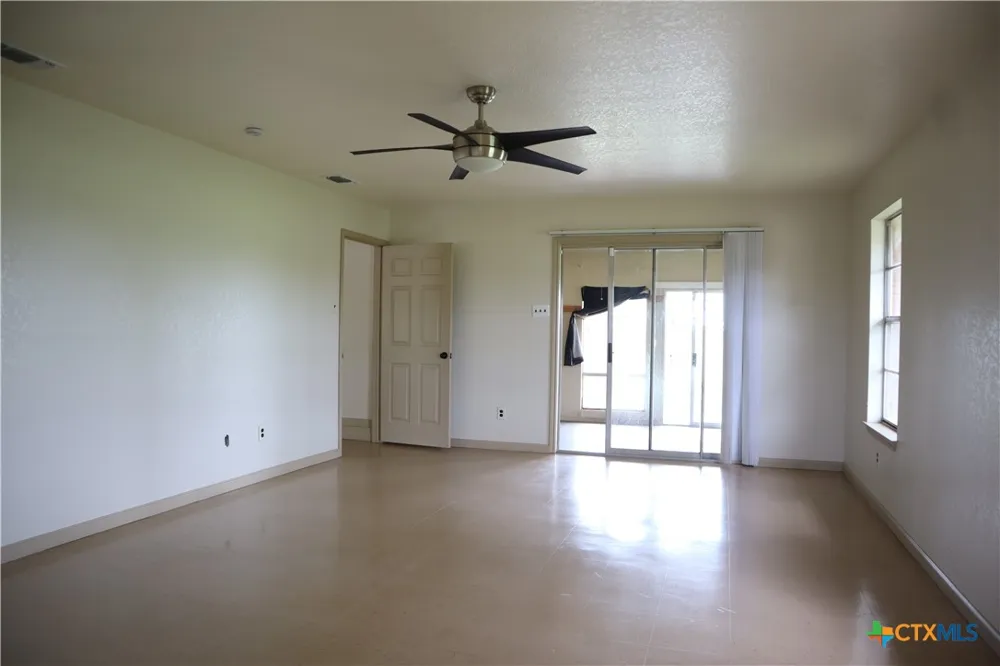 707 Old Seguin Luling Seguin, TX 78155