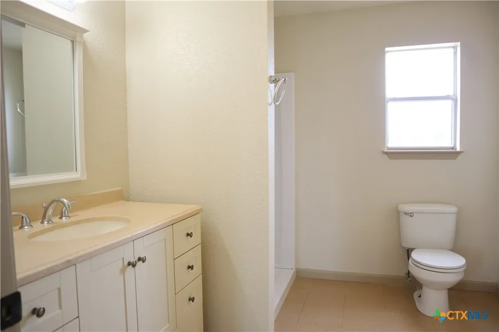 707 Old Seguin Luling Seguin, TX 78155