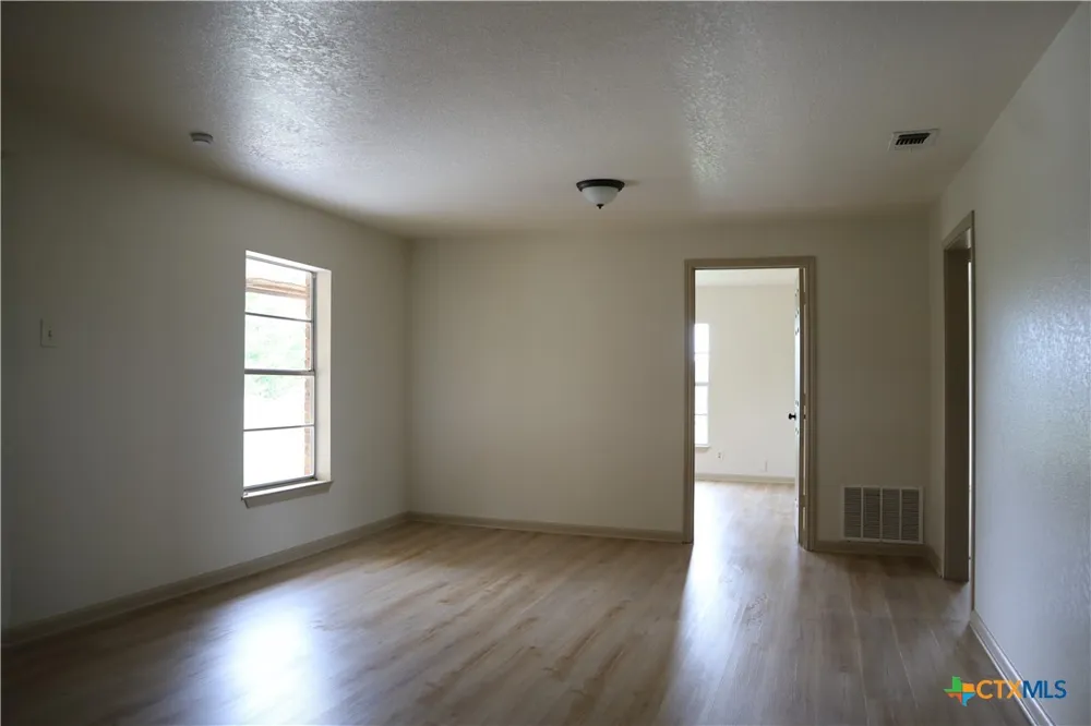707 Old Seguin Luling Seguin, TX 78155