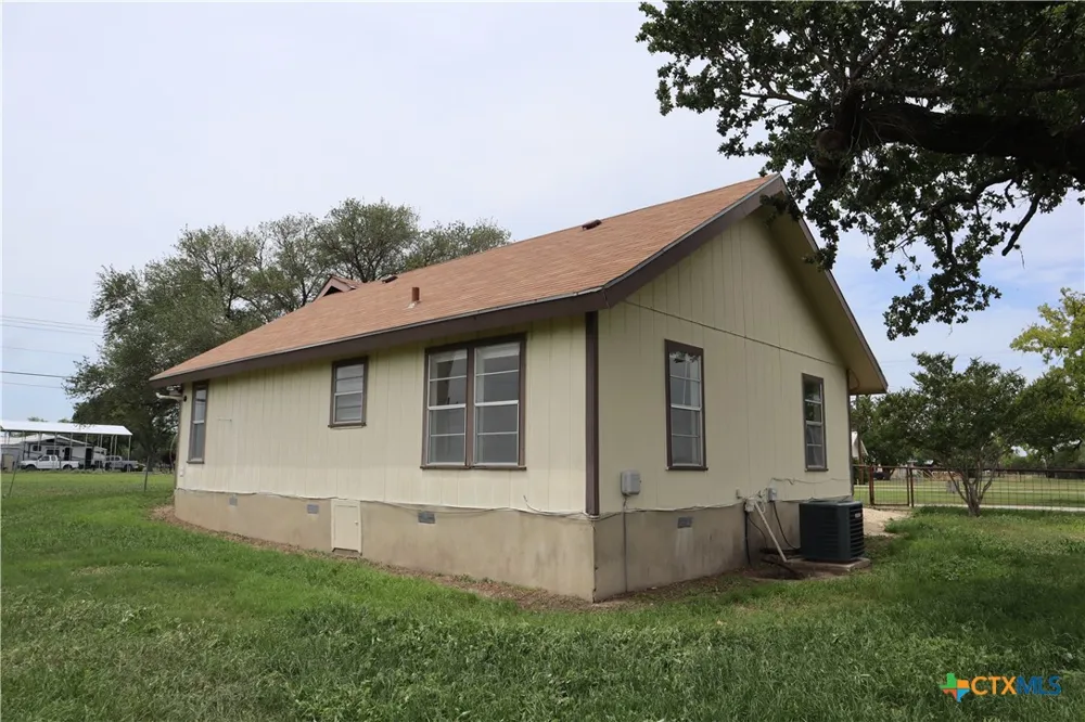 707 Old Seguin Luling Seguin, TX 78155