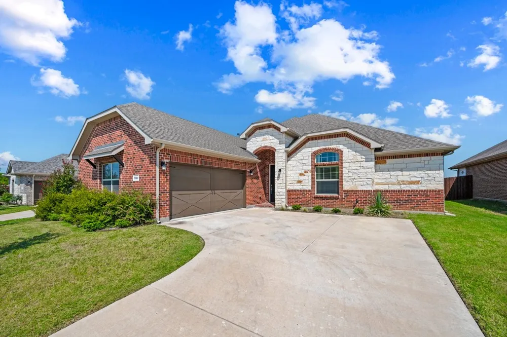1303 Deer Hollow Drive Arlington, TX 76002