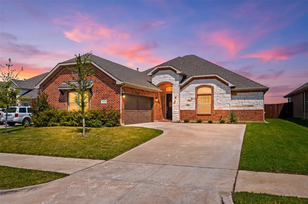 1303 Deer Hollow Drive Arlington, TX 76002