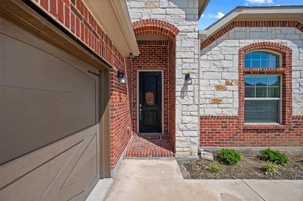 1303 Deer Hollow Drive Arlington, TX 76002