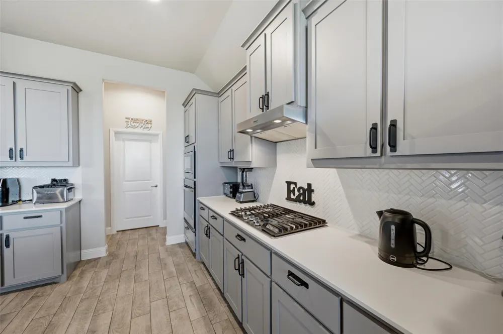 1303 Deer Hollow Drive Arlington, TX 76002