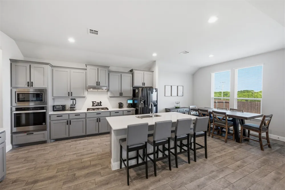 1303 Deer Hollow Drive Arlington, TX 76002