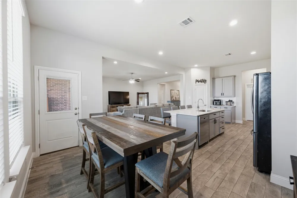 1303 Deer Hollow Drive Arlington, TX 76002