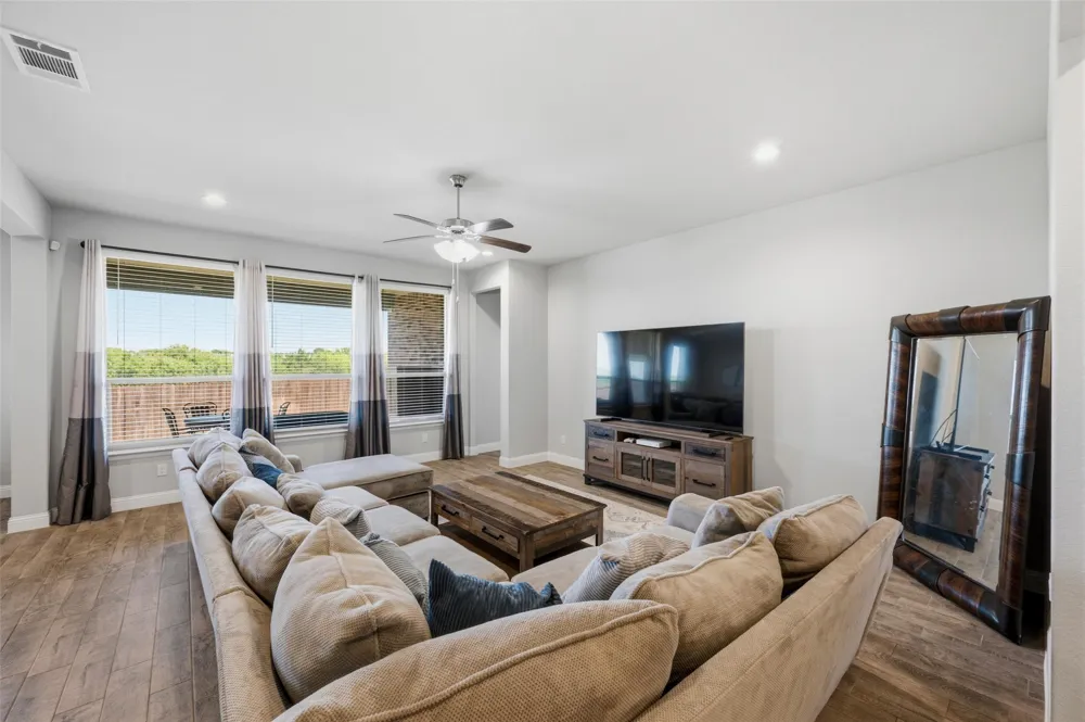 1303 Deer Hollow Drive Arlington, TX 76002