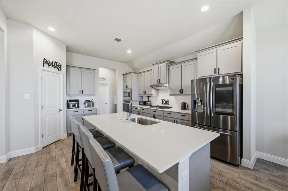 1303 Deer Hollow Drive Arlington, TX 76002