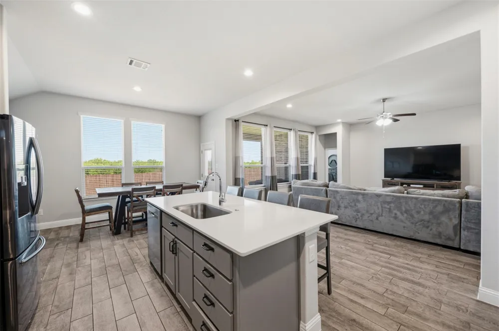 1303 Deer Hollow Drive Arlington, TX 76002