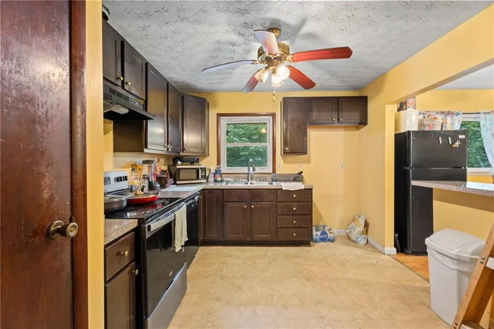 1140 Pineglen Drive Riverdale, GA 30296