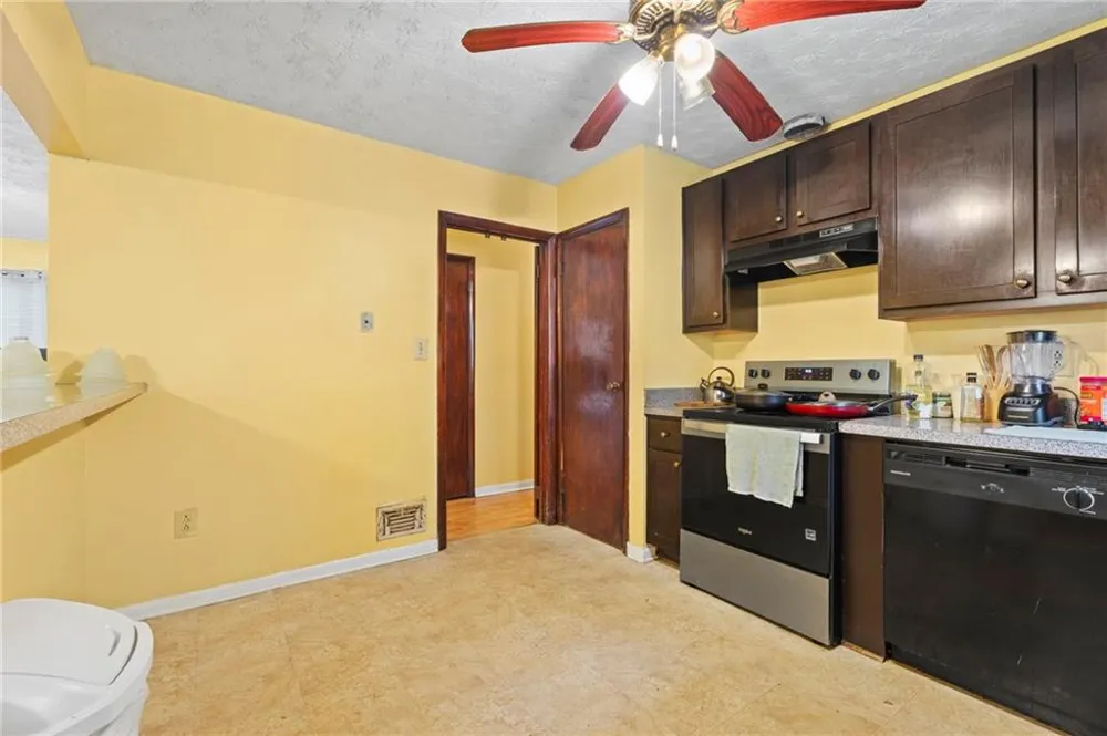 1140 Pineglen Drive Riverdale, GA 30296