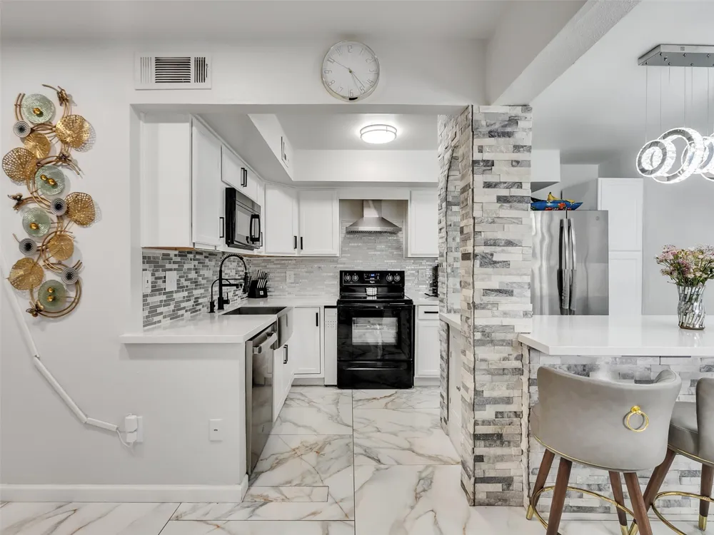 12321 Corona Lane Houston, TX 77072