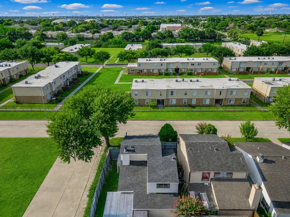 12321 Corona Lane Houston, TX 77072