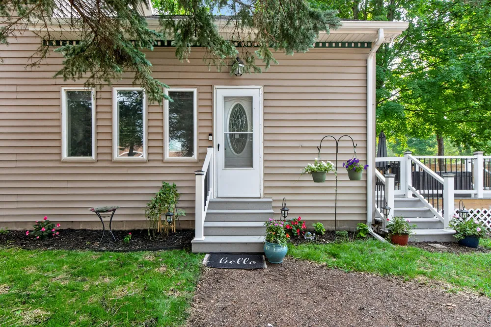 1113 Napoleon Road Jackson, MI 49201