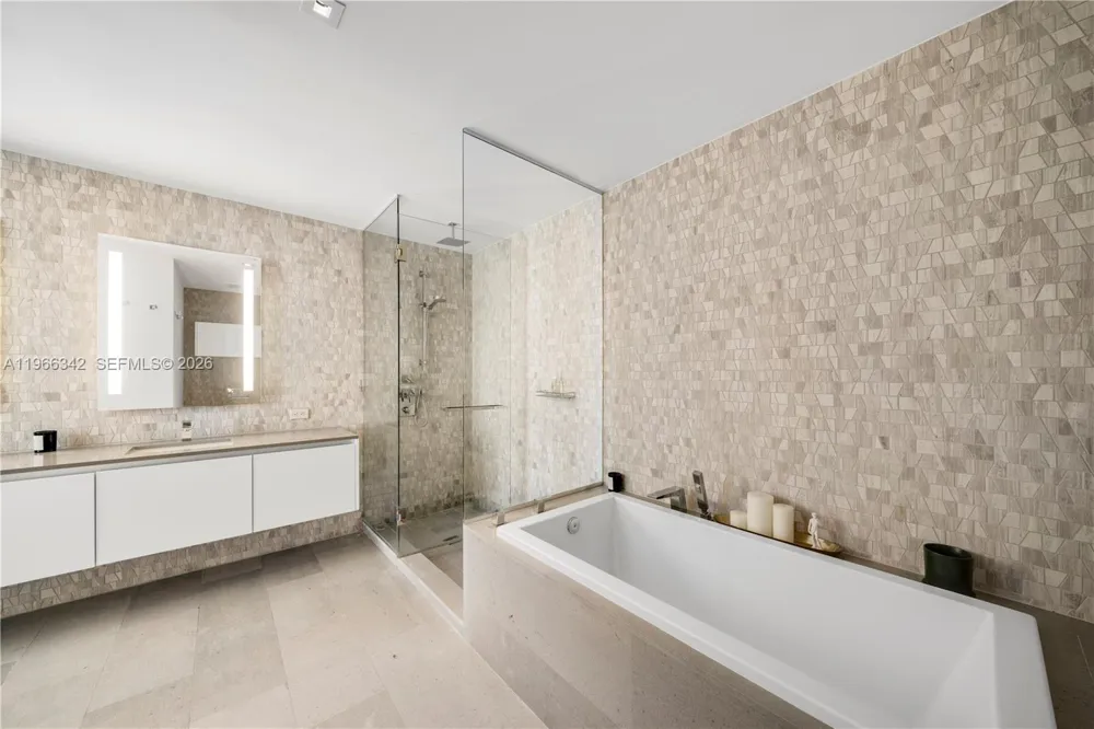 88 SW 7th St #2105 Miami, FL 33130