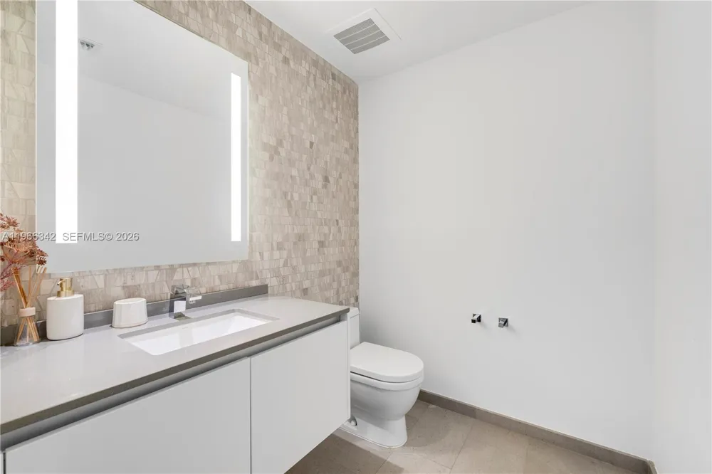 88 SW 7th St #2105 Miami, FL 33130