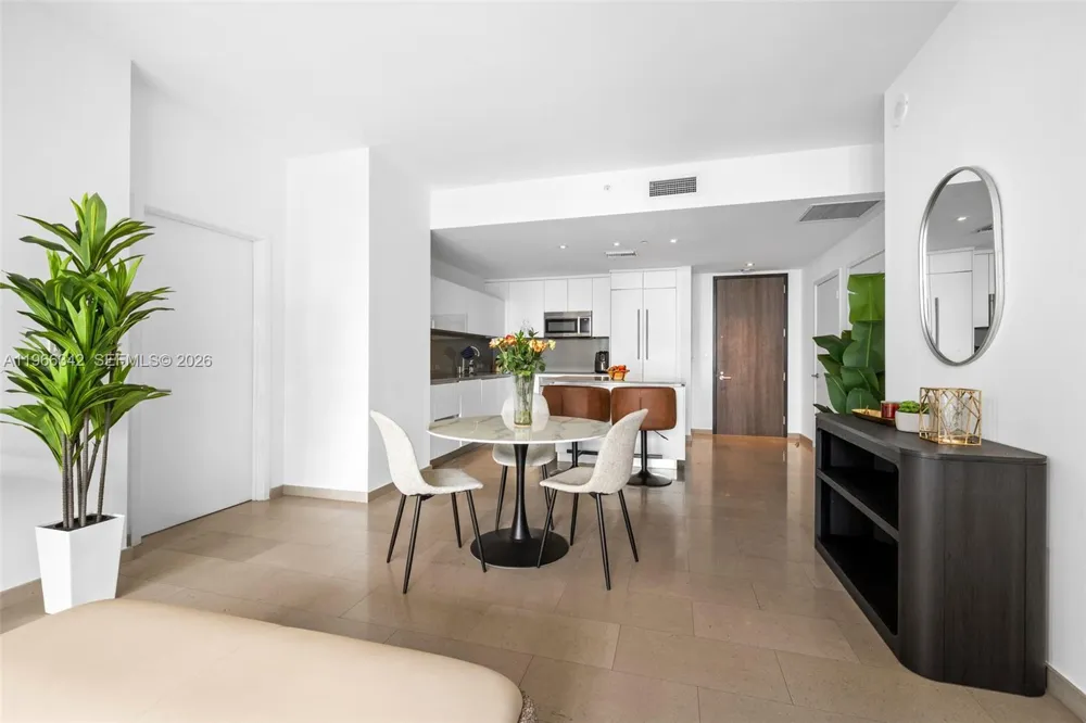 88 SW 7th St #2105 Miami, FL 33130