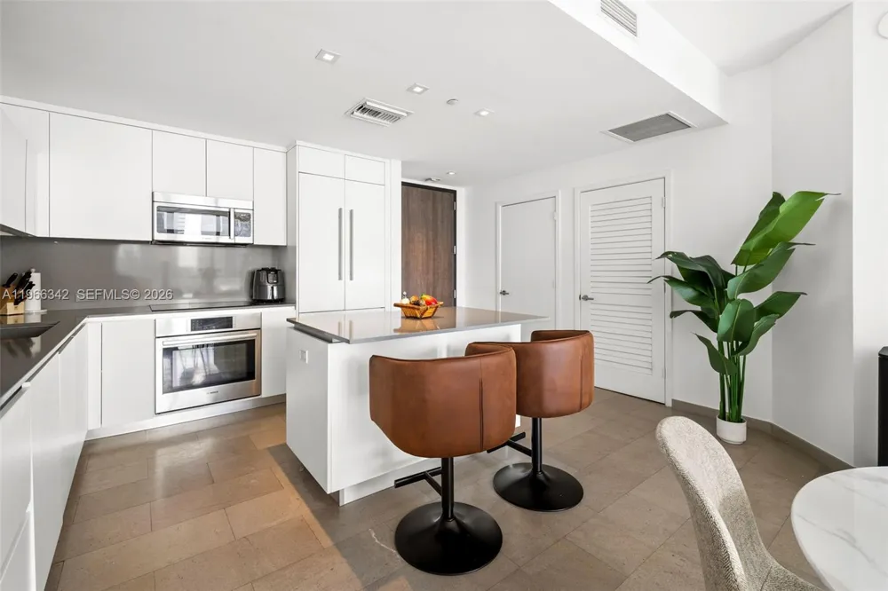 88 SW 7th St #2105 Miami, FL 33130