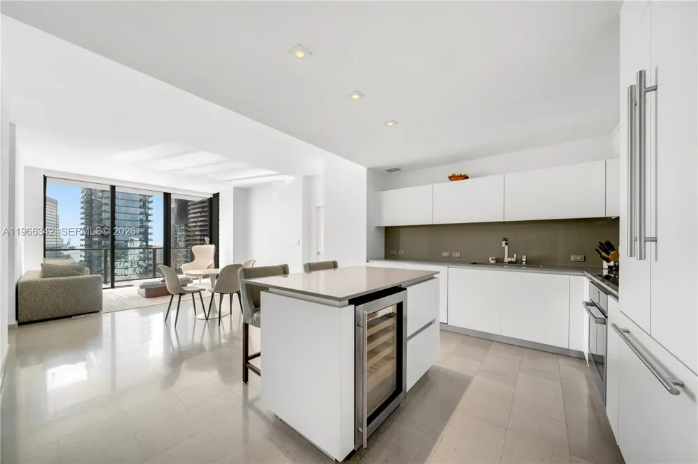 88 SW 7th St #2105 Miami, FL 33130