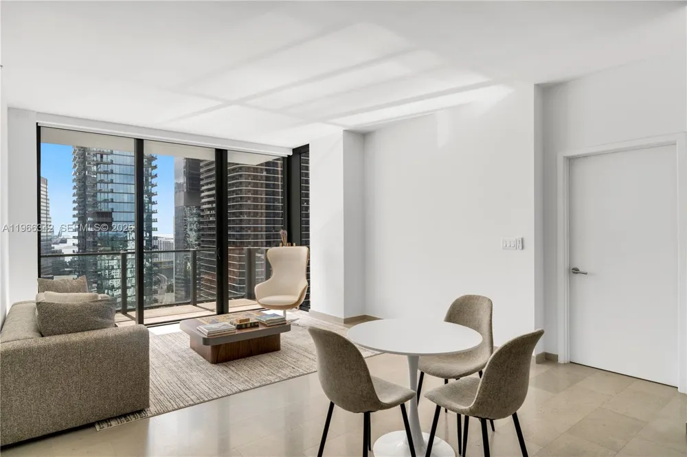 88 SW 7th St #2105 Miami, FL 33130
