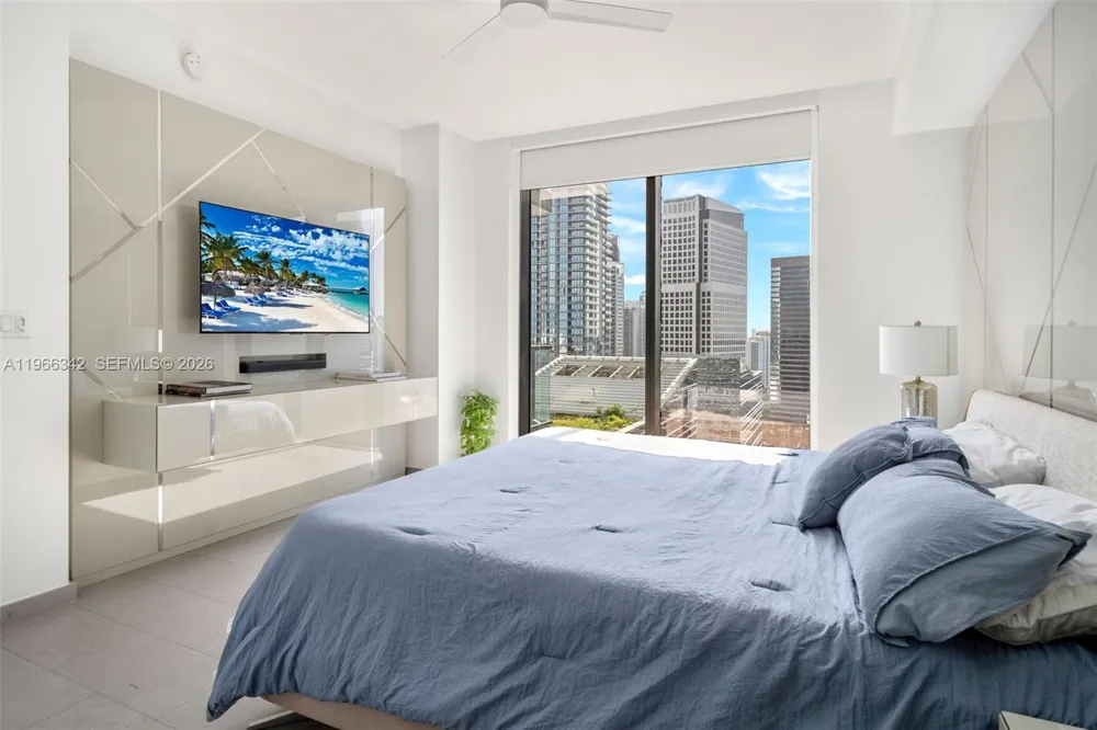 88 SW 7th St #2105 Miami, FL 33130