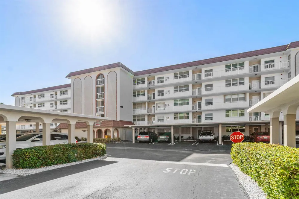 910 Dogwood Drive #444 Delray Beach, FL 33483