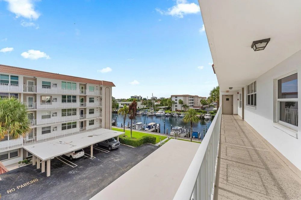 910 Dogwood Drive #444 Delray Beach, FL 33483