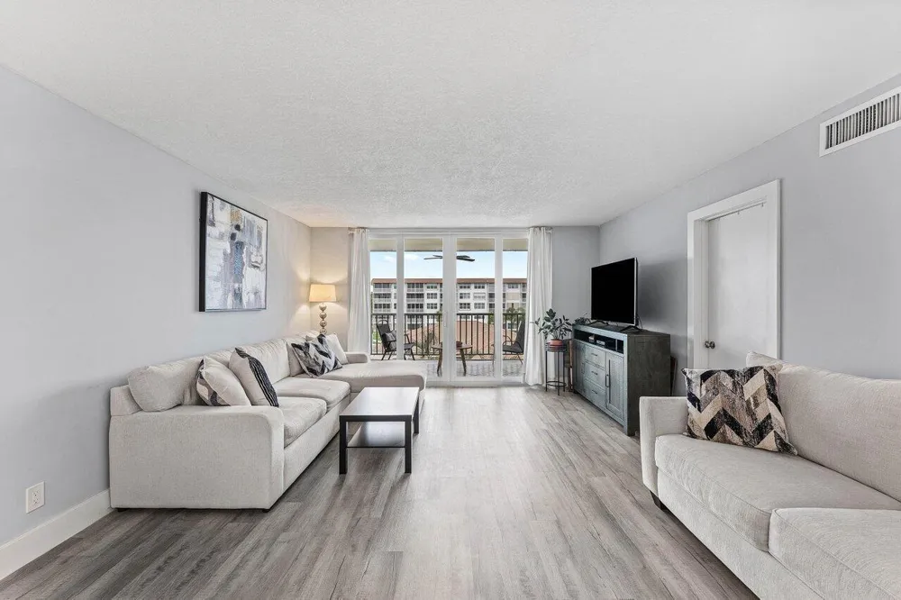 910 Dogwood Drive #444 Delray Beach, FL 33483
